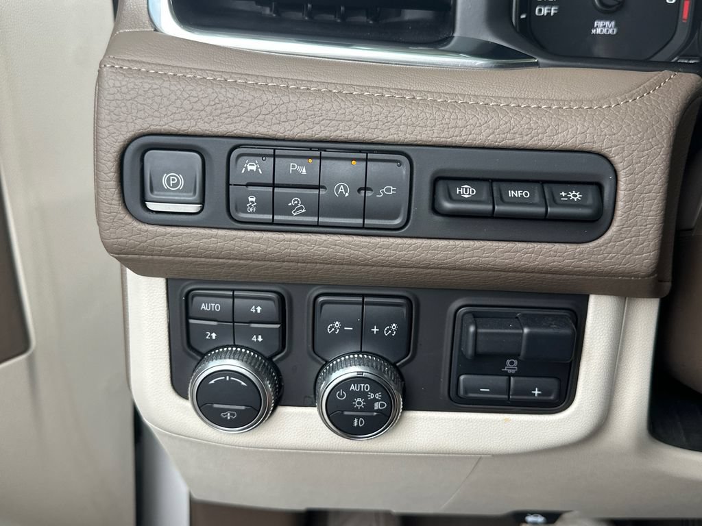 Used 2021 GMC Yukon Denali w/ Denali Ultimate Package AWD/4WD image 27