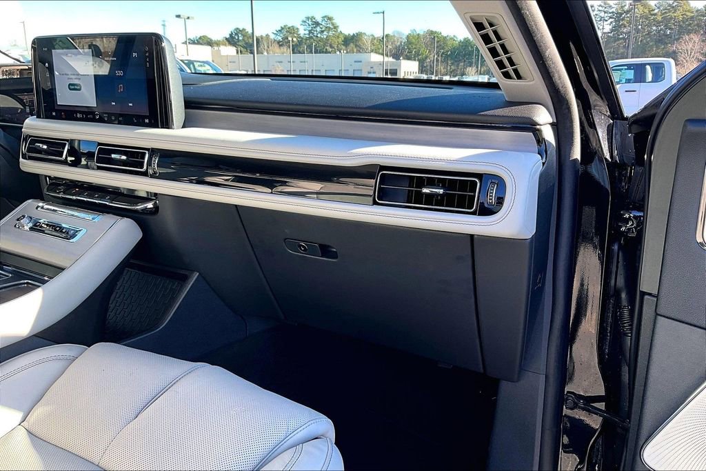 Used 2025 Lincoln Aviator Reserve w/ Equipment Group 201A image 16