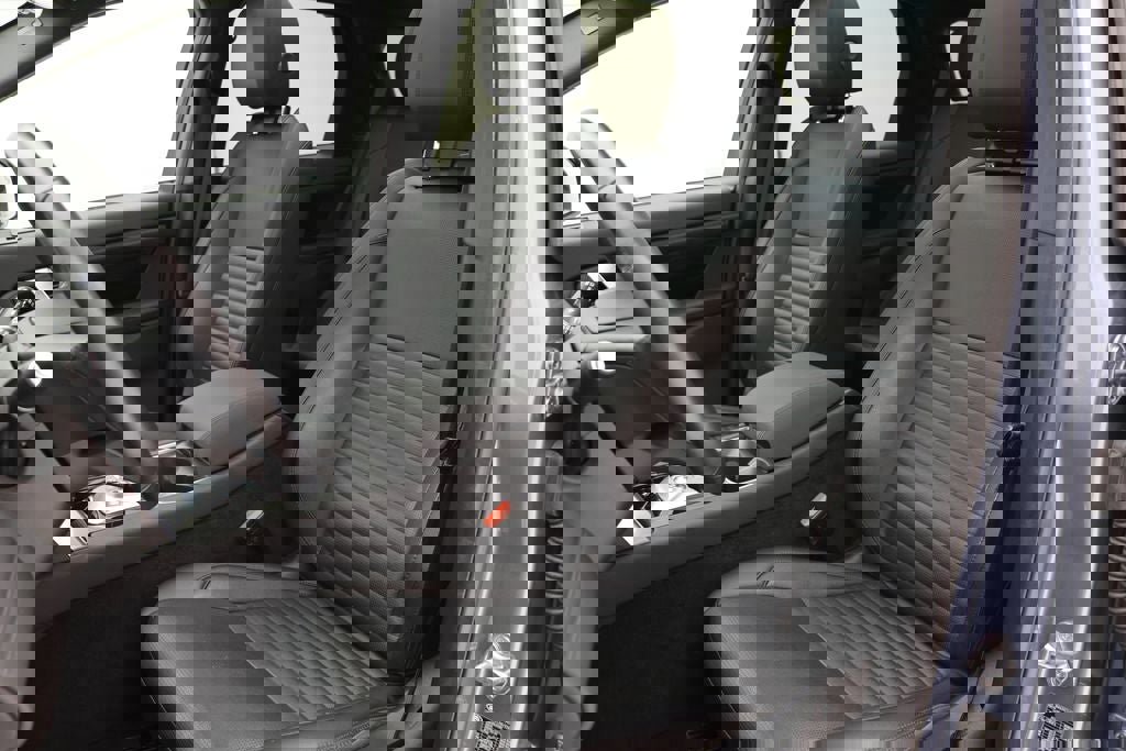 Used 2023 Land Rover Discovery Sport S image 16