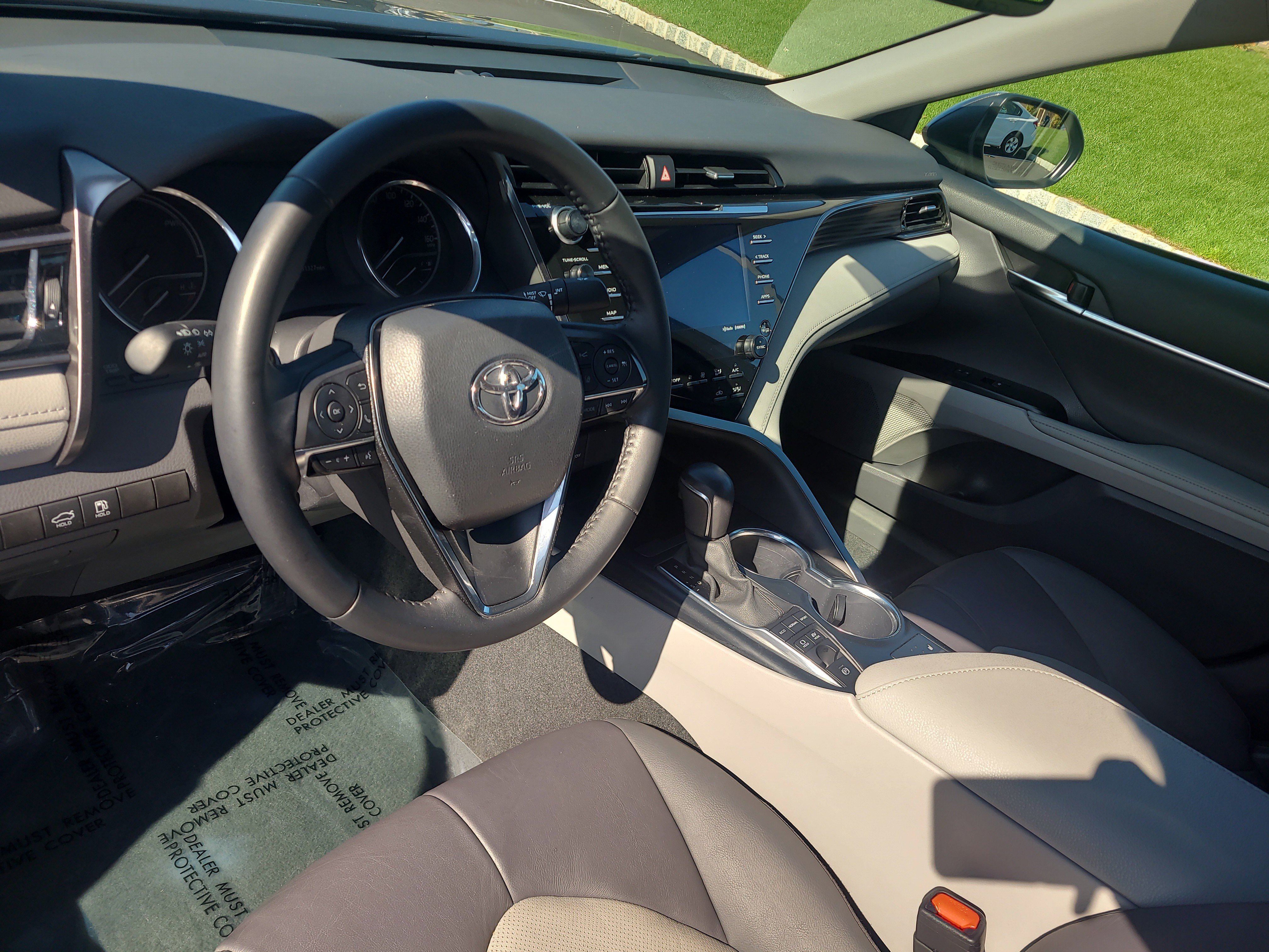 Used 2020 Toyota Camry XLE image 16