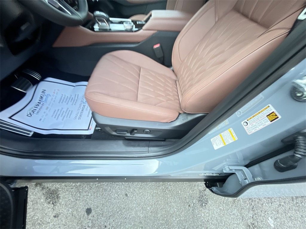 New 2025 Mitsubishi Outlander SEL image 12