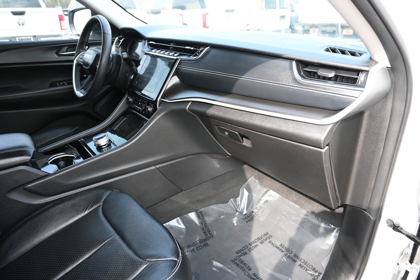 Used 2023 Jeep Grand Cherokee Laredo w/ Luxury Tech Group I image 24