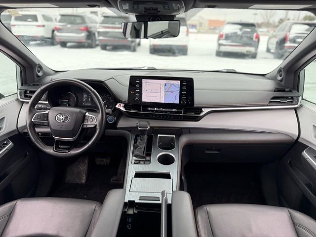 Used 2021 Toyota Sienna XSE image 3