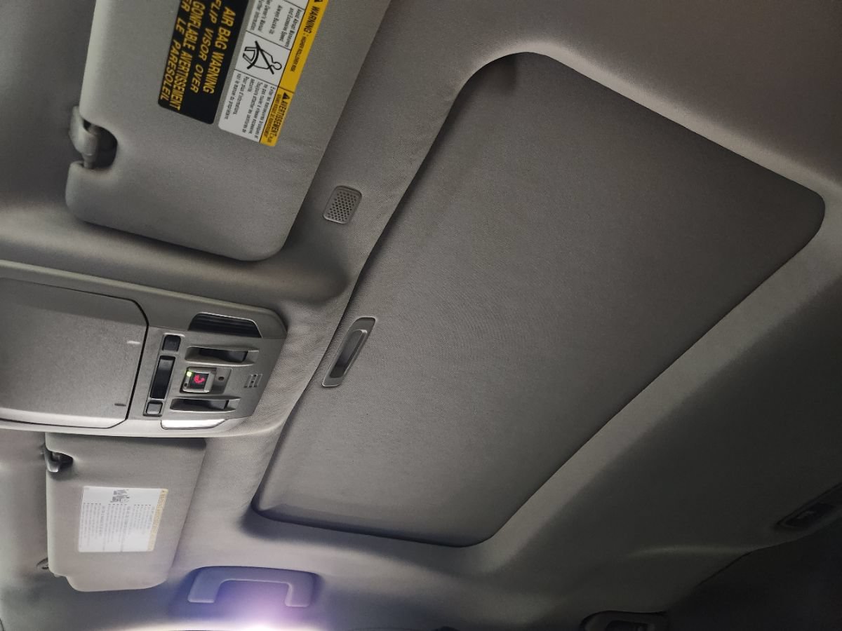Used 2022 Toyota Highlander XLE FWD image 39