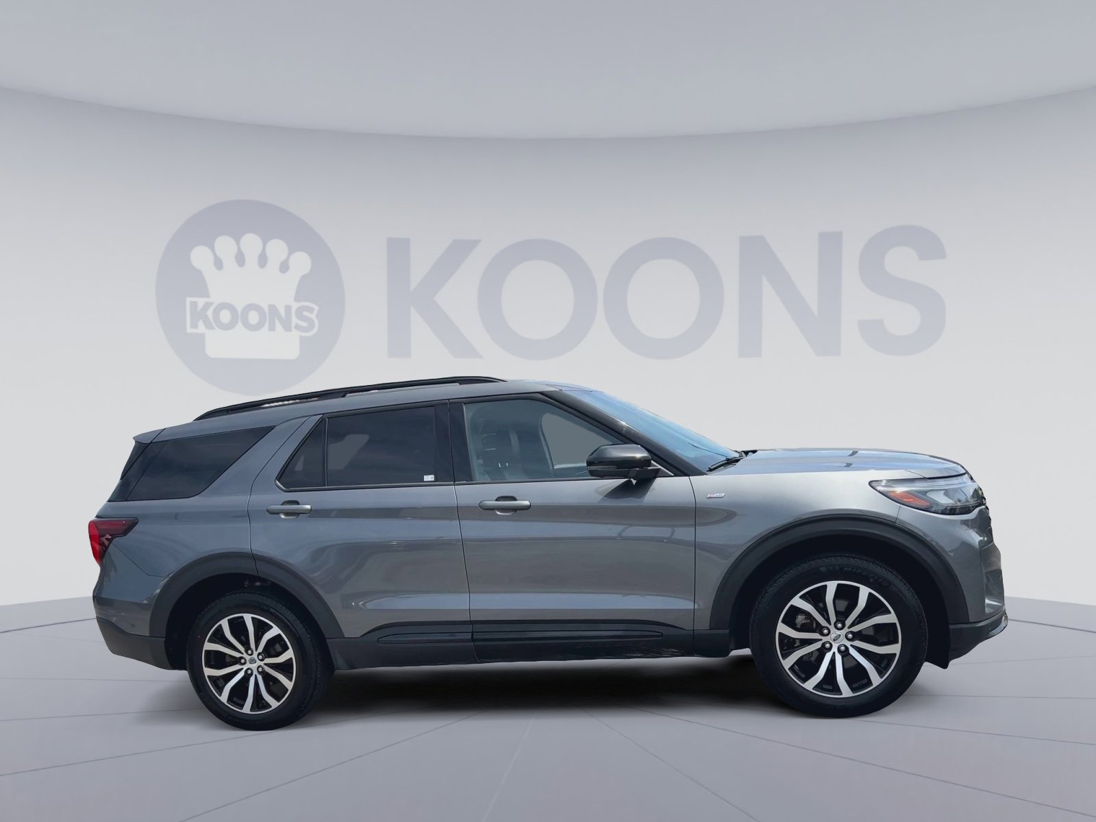 Used 2025 Ford Explorer ST-Line AWD/4WD image 2