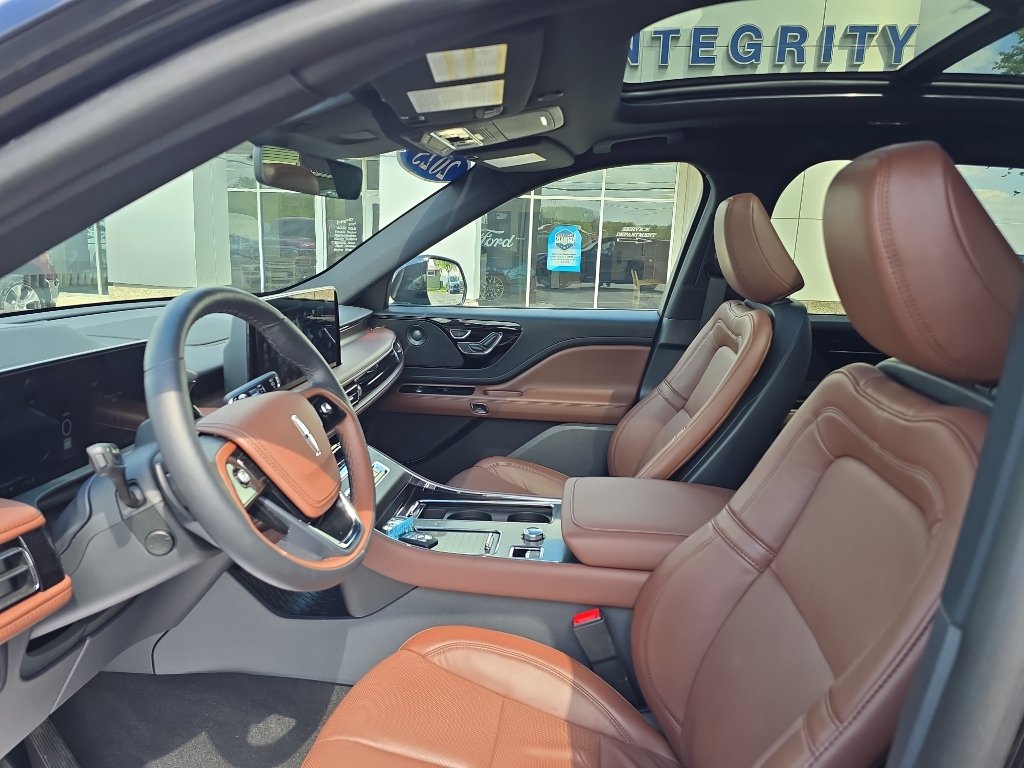 Used 2025 Lincoln Aviator Reserve w/ Jet Appearance Package AWD/4WD image 16