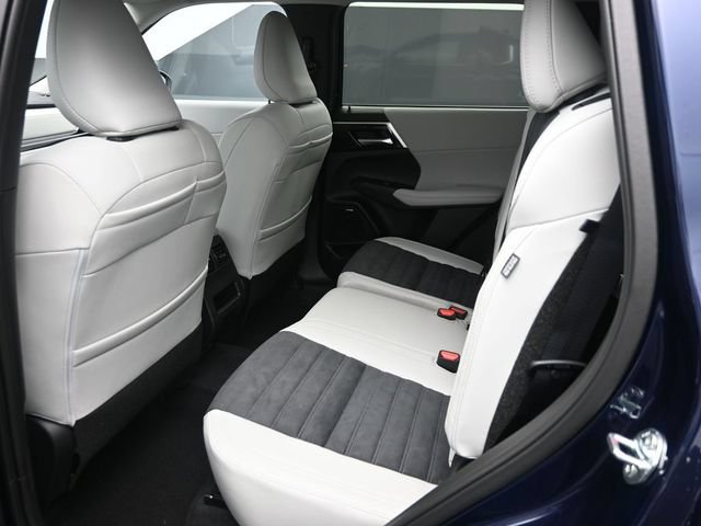New 2026 Mitsubishi Outlander SE AWD/4WD image 12