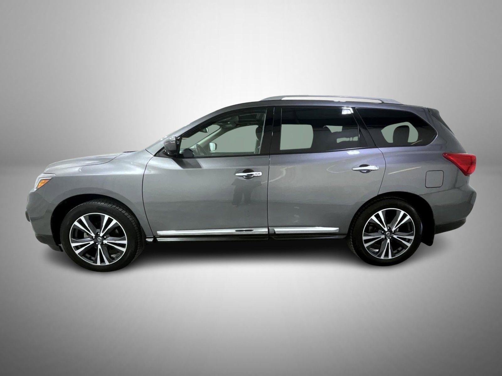 Used 2020 Nissan Pathfinder Platinum image 8
