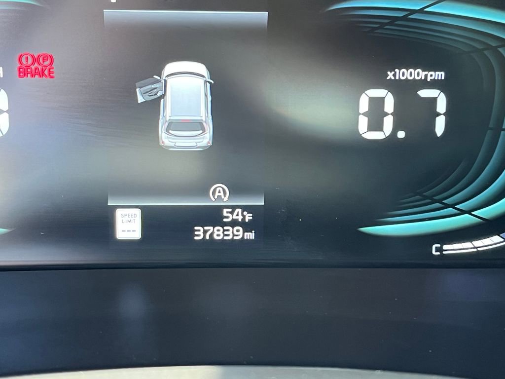 Used 2025 Kia Soul LX w/ LX Technology Package FWD image 31