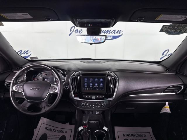 Used 2023 Chevrolet Traverse RS image 2