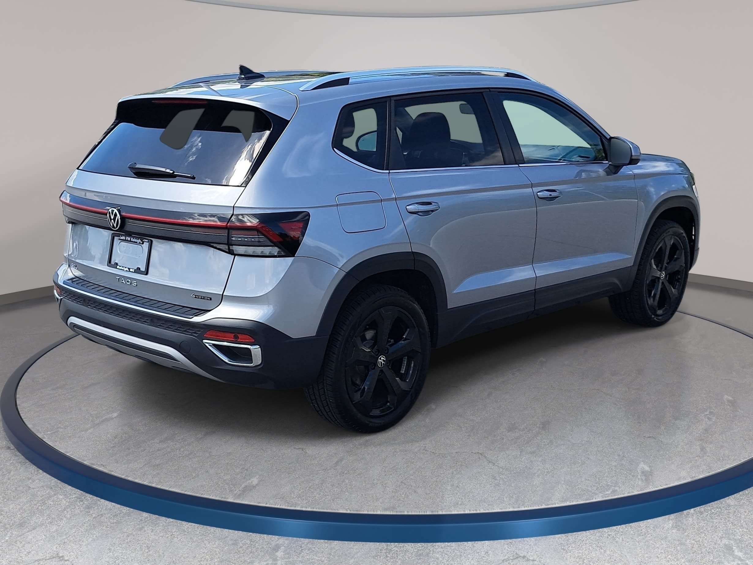 Used 2025 Volkswagen Taos SEL AWD/4WD image 5