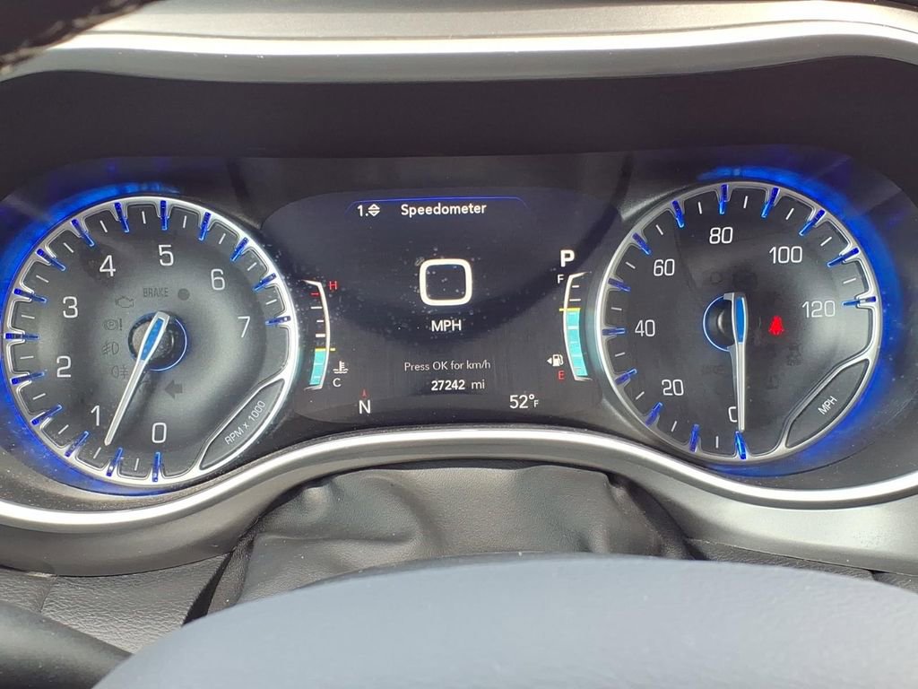 Used 2025 Chrysler Pacifica Select FWD image 33