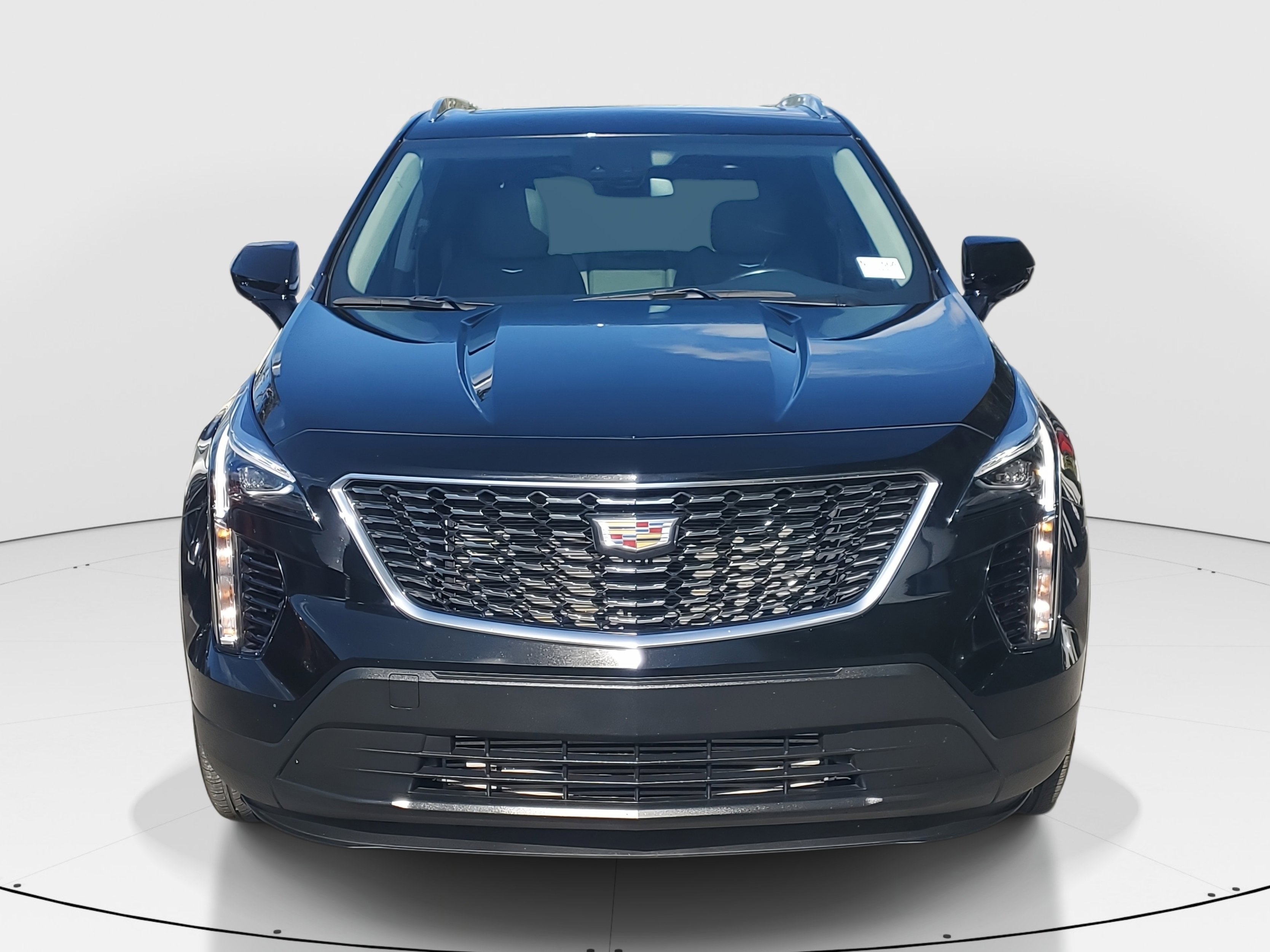 Used 2023 Cadillac XT4 Luxury w/ Cold Weather Package image 2