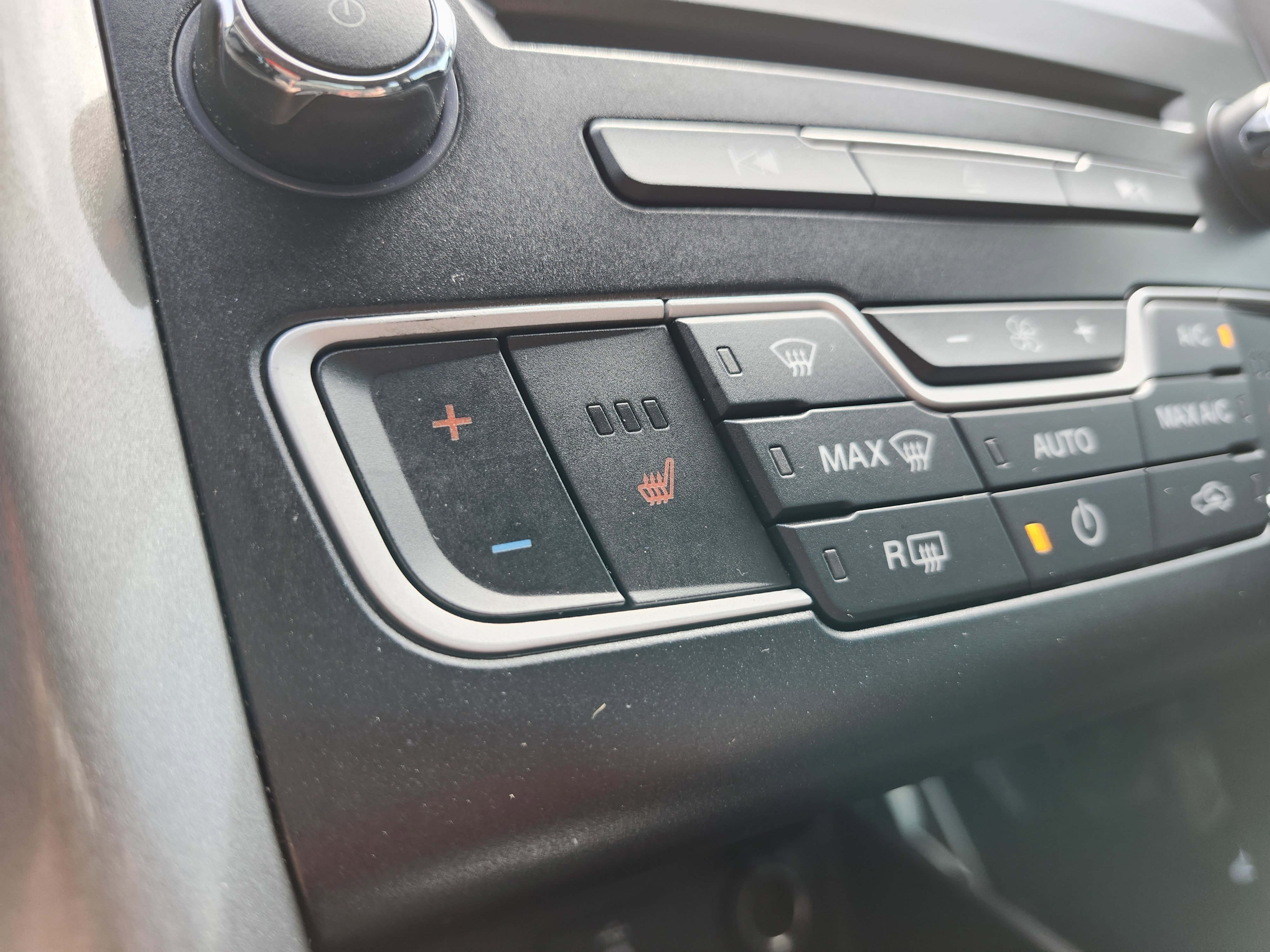 Used 2018 Ford Fusion SE w/ Fusion SE Technology Package image 11