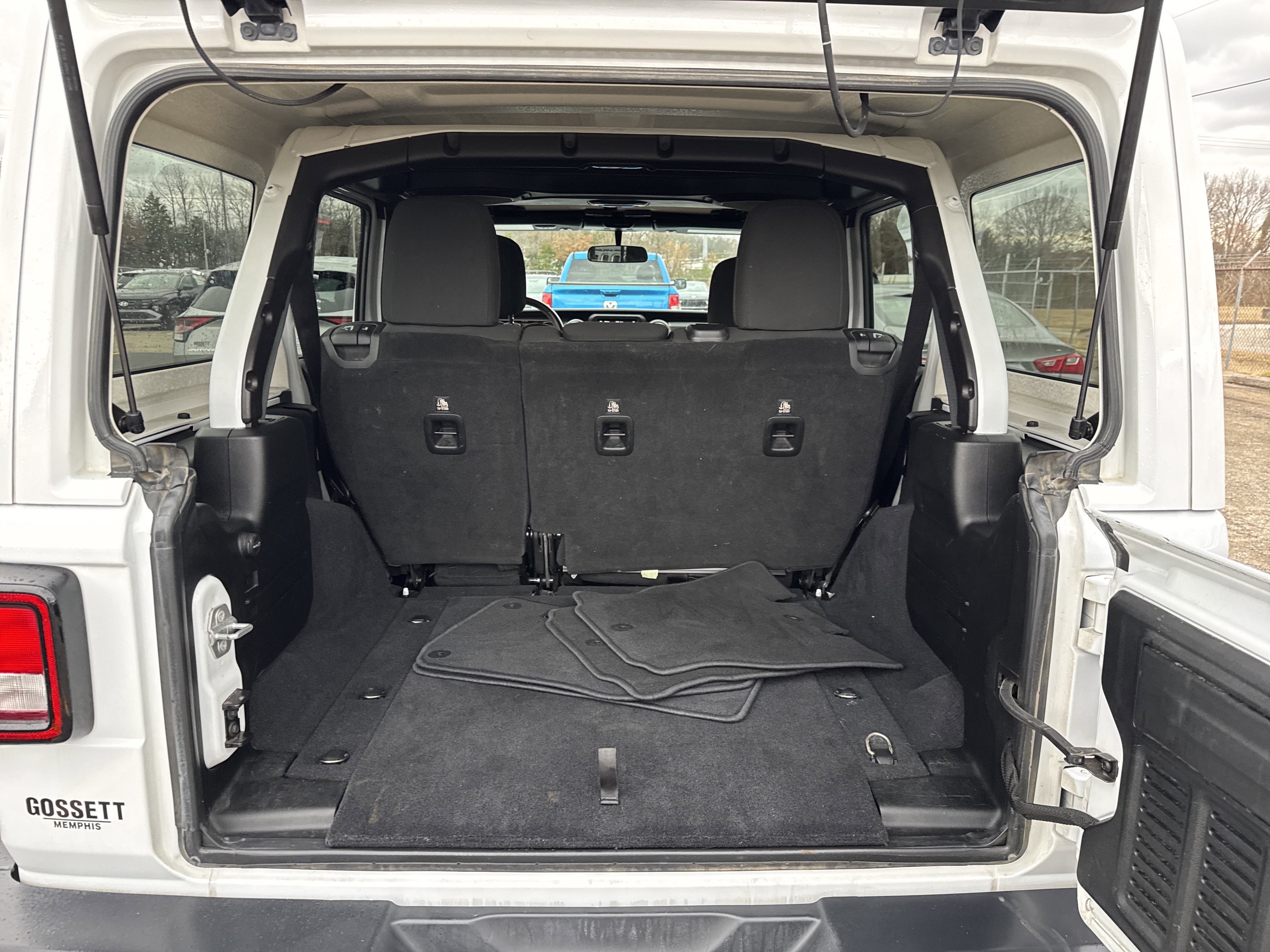 Used 2018 Jeep Wrangler Unlimited Sahara image 8