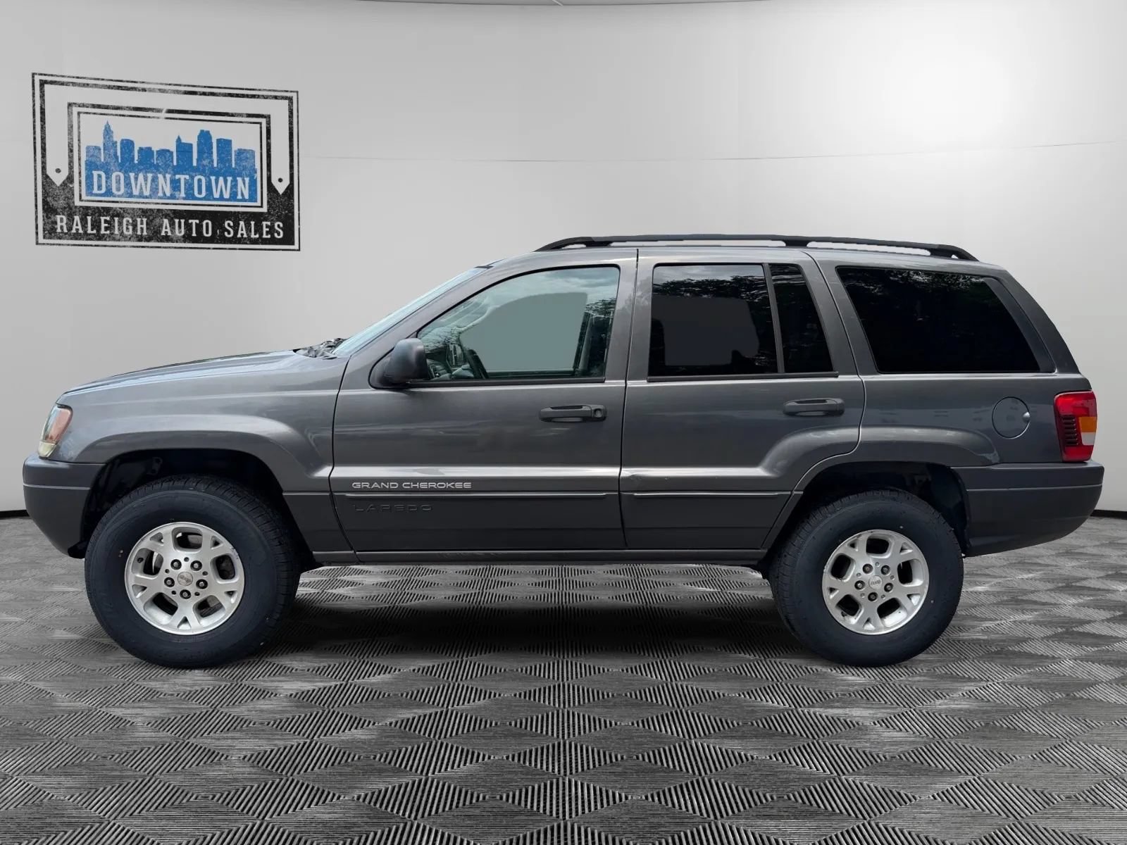 Used 2004 Jeep Grand Cherokee Laredo w/ Convenience Group AWD/4WD image 8