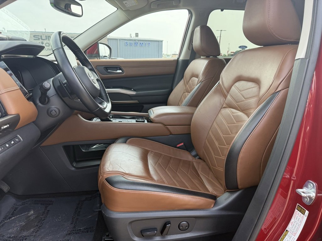 Used 2022 Nissan Pathfinder Platinum w/ Cargo Package image 7