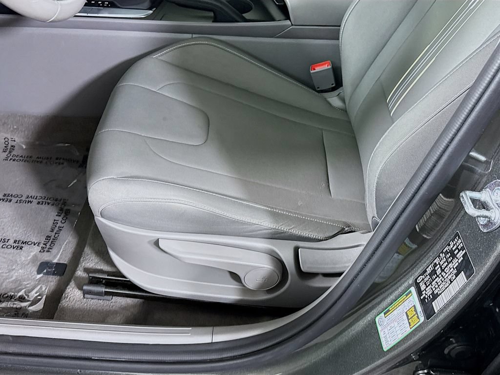 Certified 2025 Hyundai Elantra Sport FWD image 24
