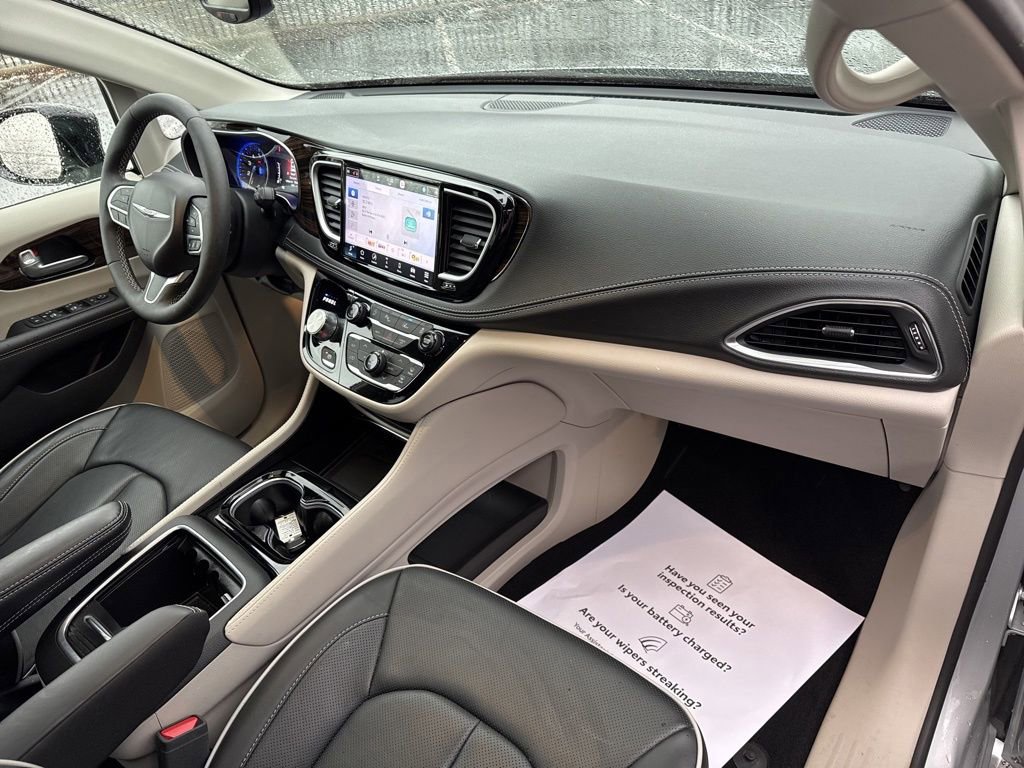 Used 2024 Chrysler Pacifica Limited image 31