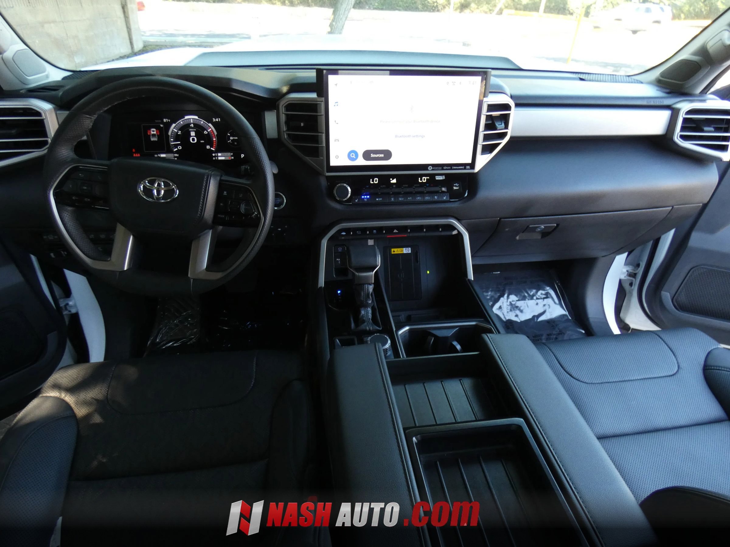 Used 2024 Toyota Tundra Limited AWD/4WD image 23