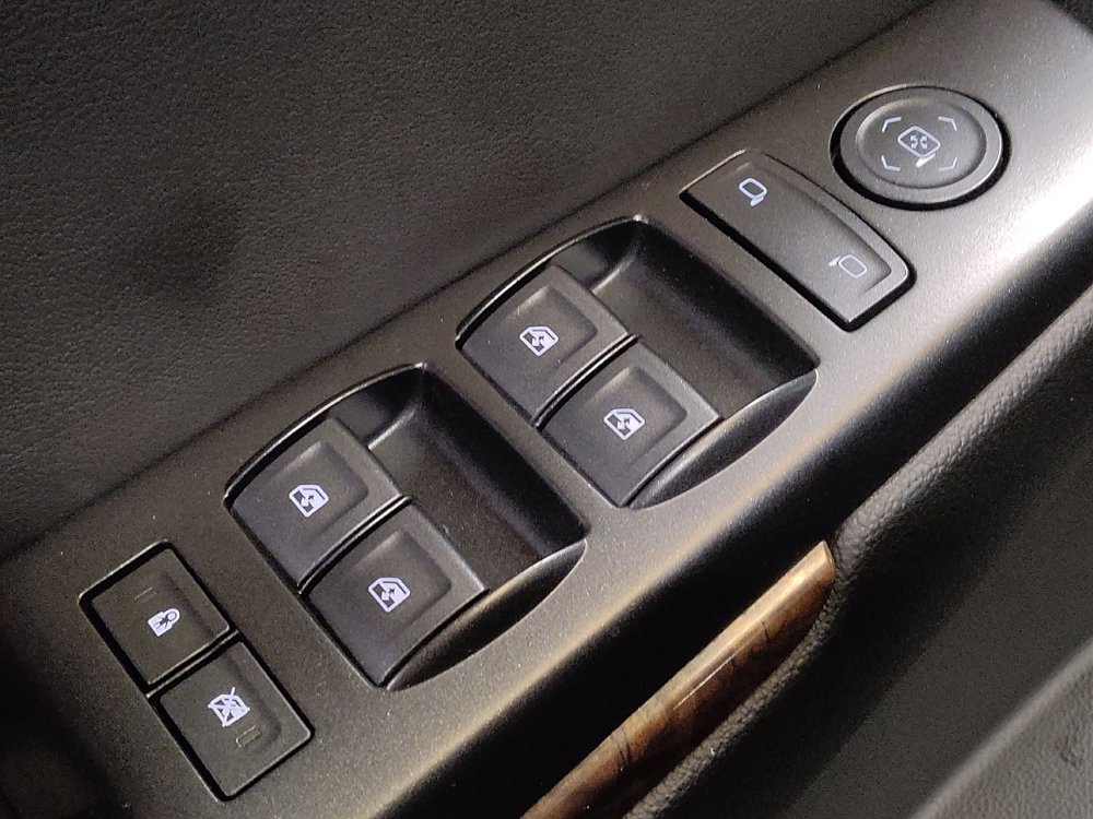 Used 2018 Chevrolet Tahoe LS w/ All-Season Package image 27