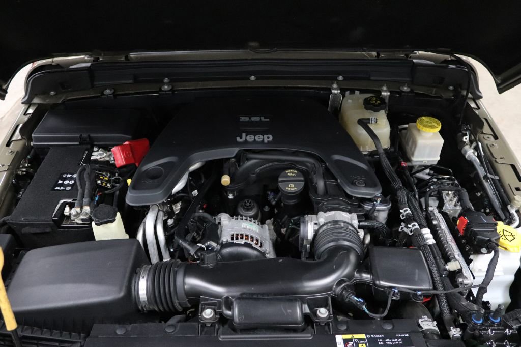 Used 2020 Jeep Gladiator Sport image 25