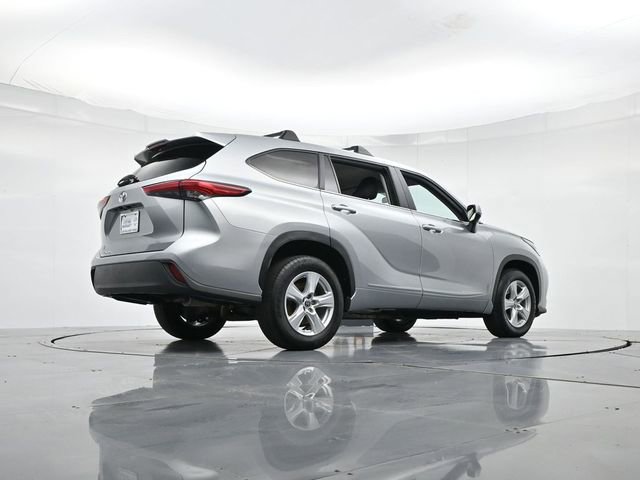 Used 2023 Toyota Highlander L image 31