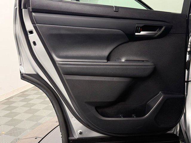 Certified 2024 Toyota Highlander XSE image 33