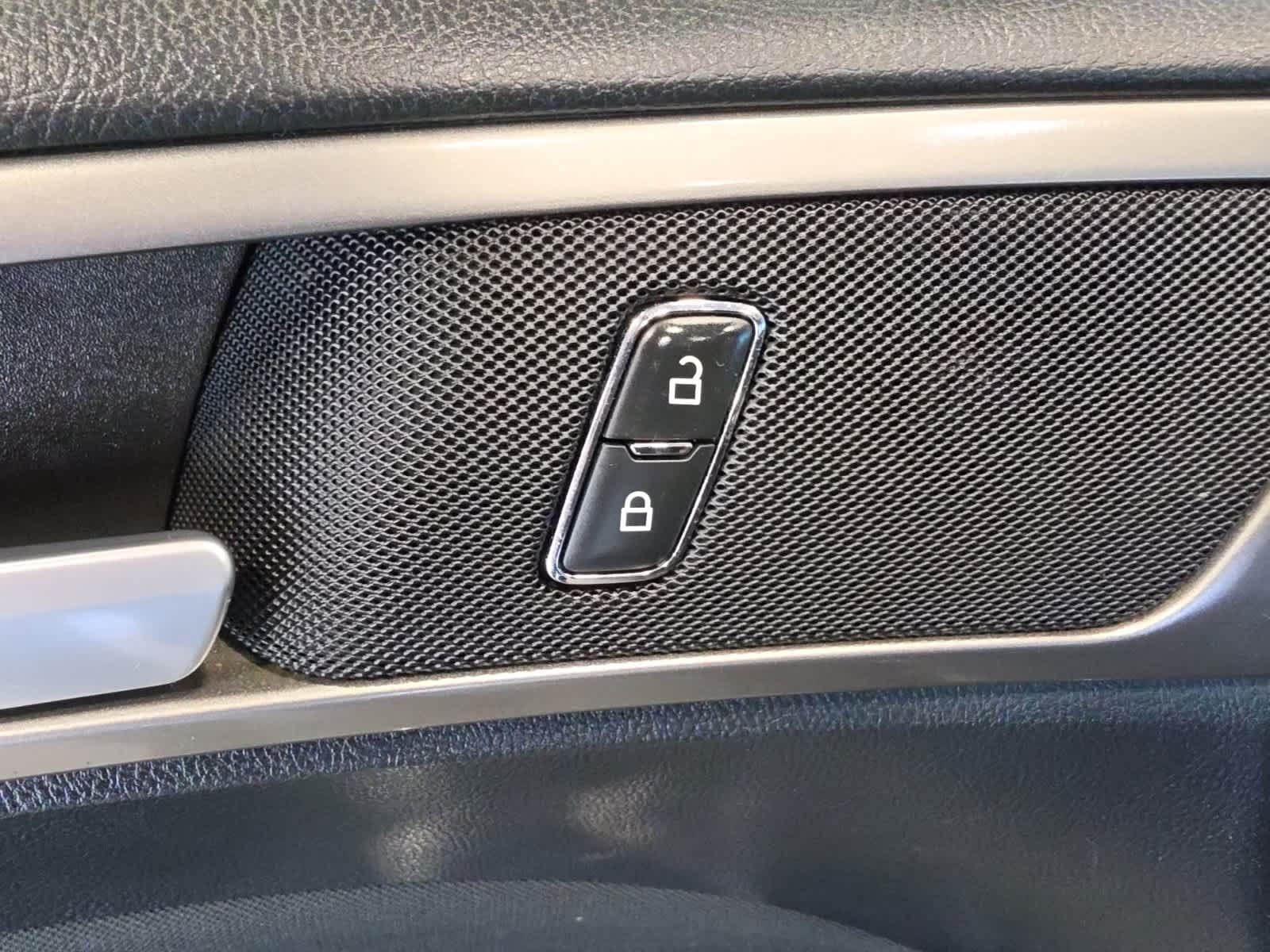 Used 2020 Ford Fusion SE FWD image 18