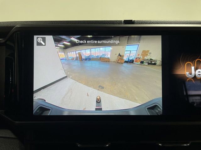 Used 2025 Jeep Gladiator Sport image 17