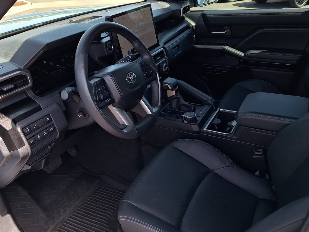 Used 2025 Toyota 4Runner Limited AWD/4WD image 10