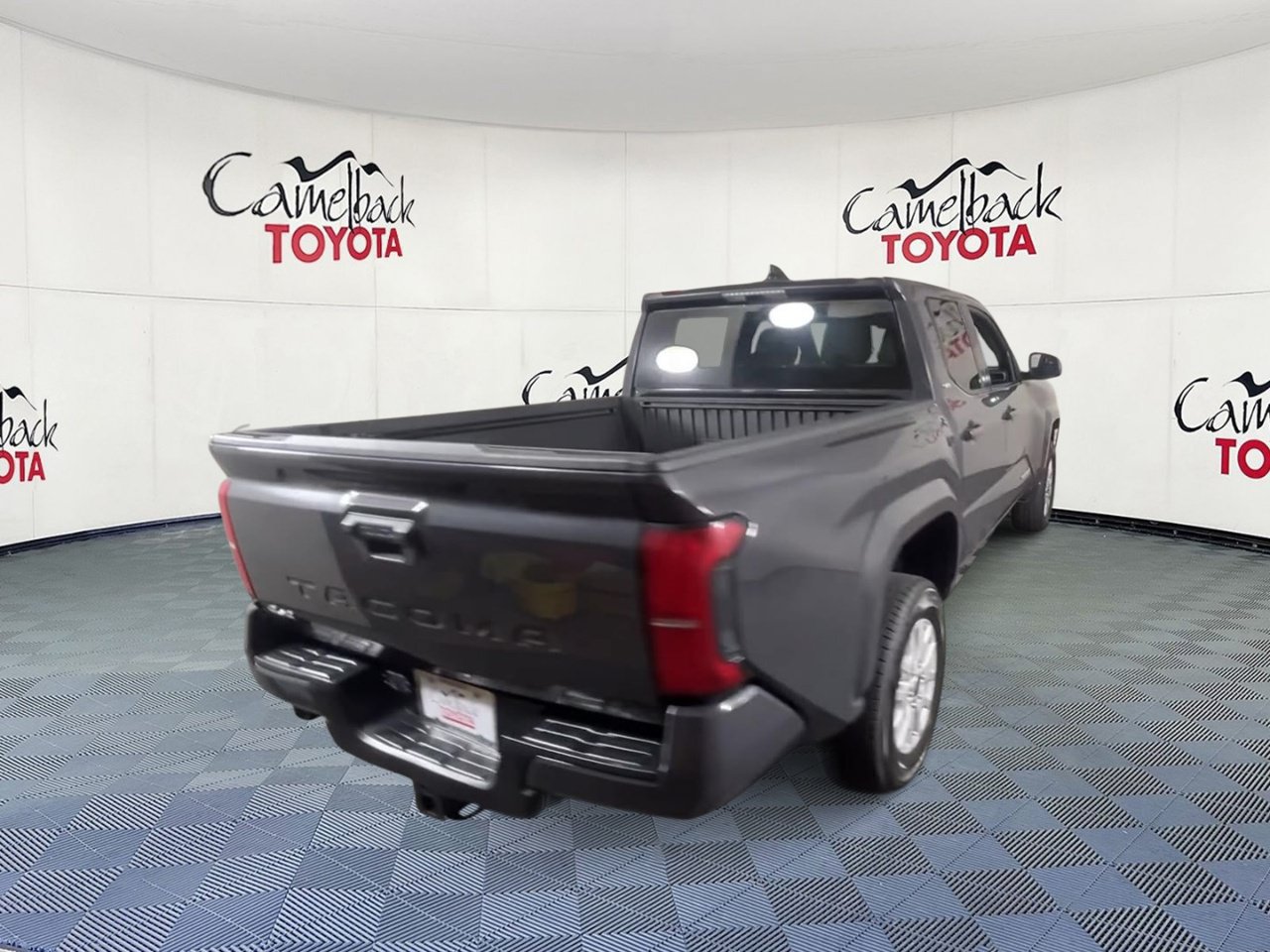 Used 2024 Toyota Tacoma SR5 AWD/4WD image 9