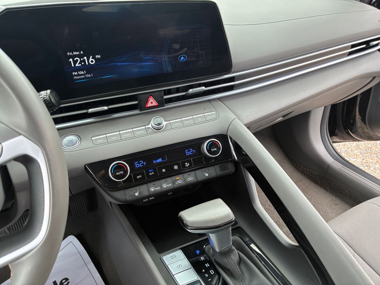 Used 2025 Hyundai Elantra SEL FWD image 14