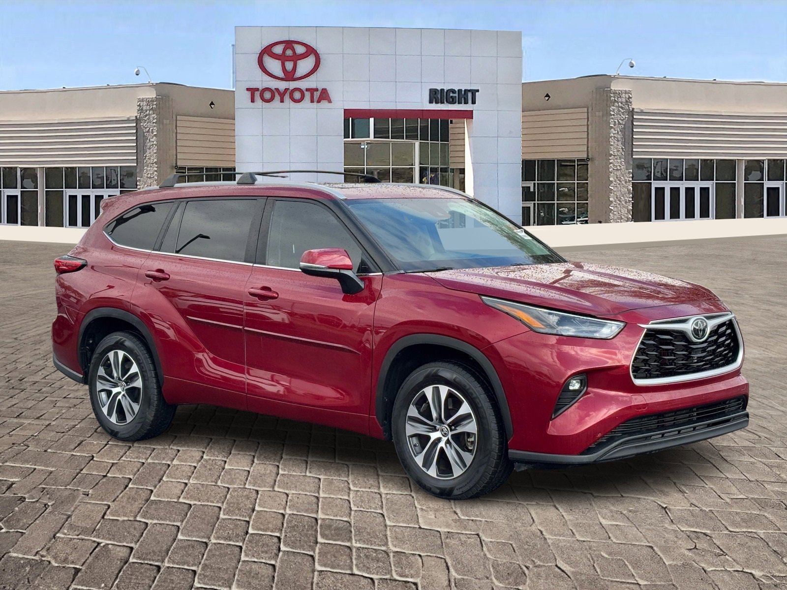 Certified 2023 Toyota Highlander XLE image 10