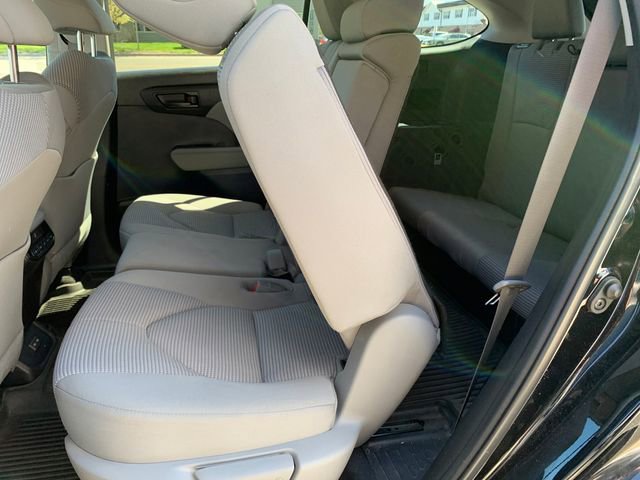 Used 2023 Toyota Highlander LE image 26