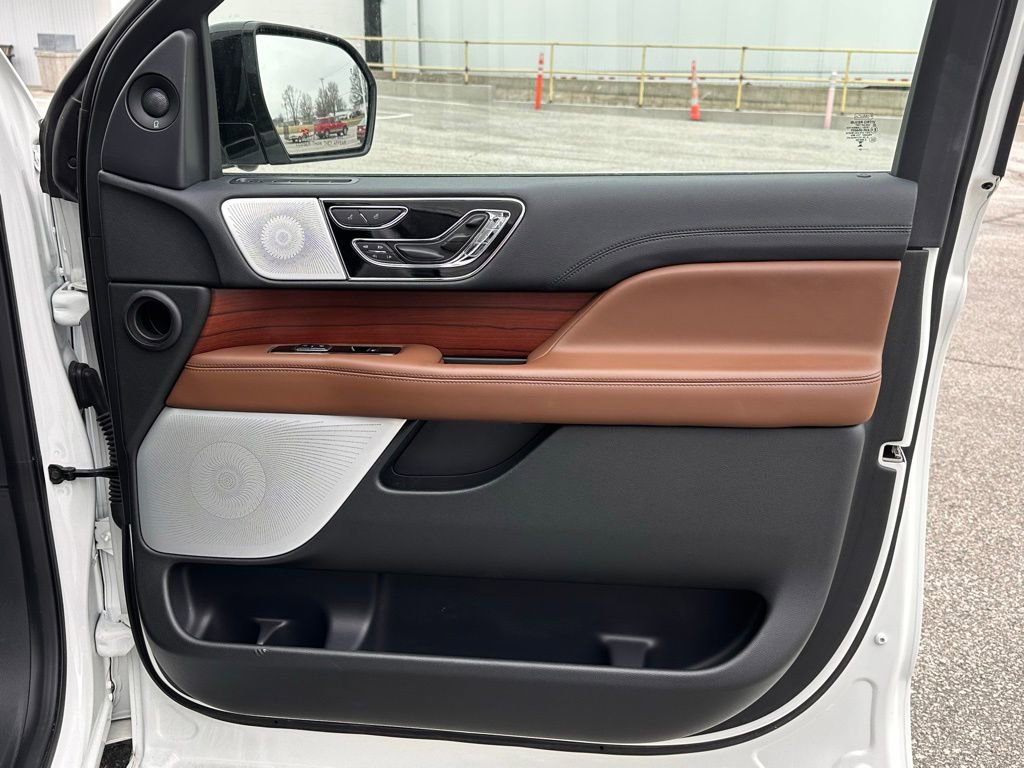 Used 2023 Lincoln Navigator L Reserve image 29