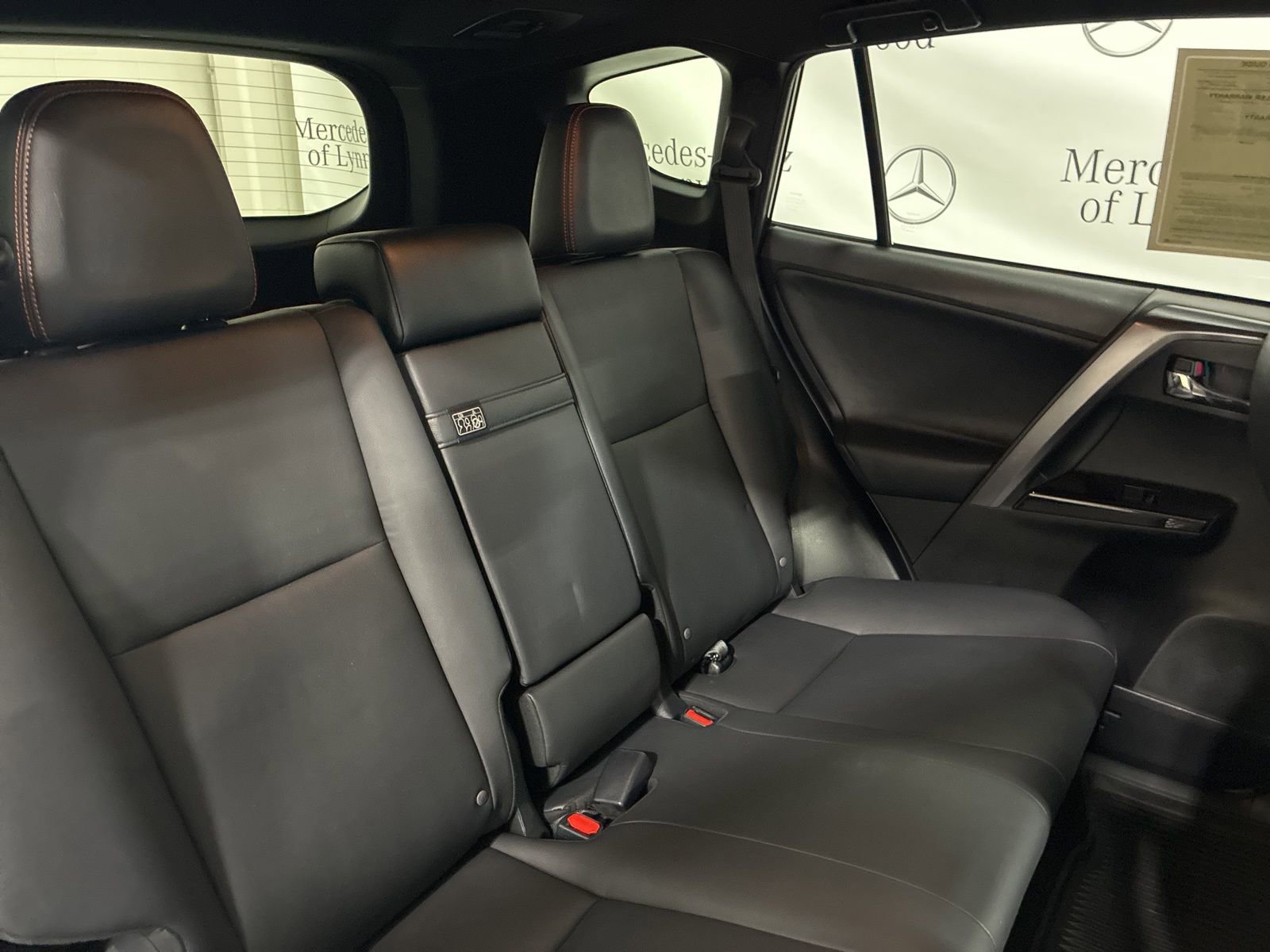 Used 2017 Toyota RAV4 SE image 33