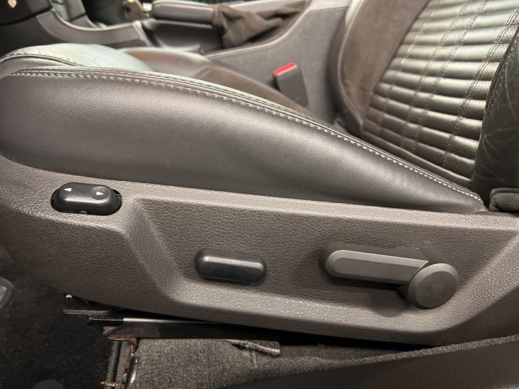 Used 2011 Ford Mustang Shelby GT500 w/ SVT Performance Pkg image 28