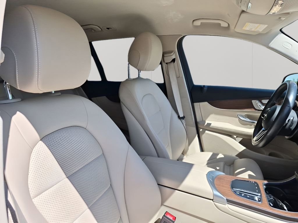 Used 2022 Mercedes-Benz GLC 300 4MATIC w/ Driver Assistance Package image 15