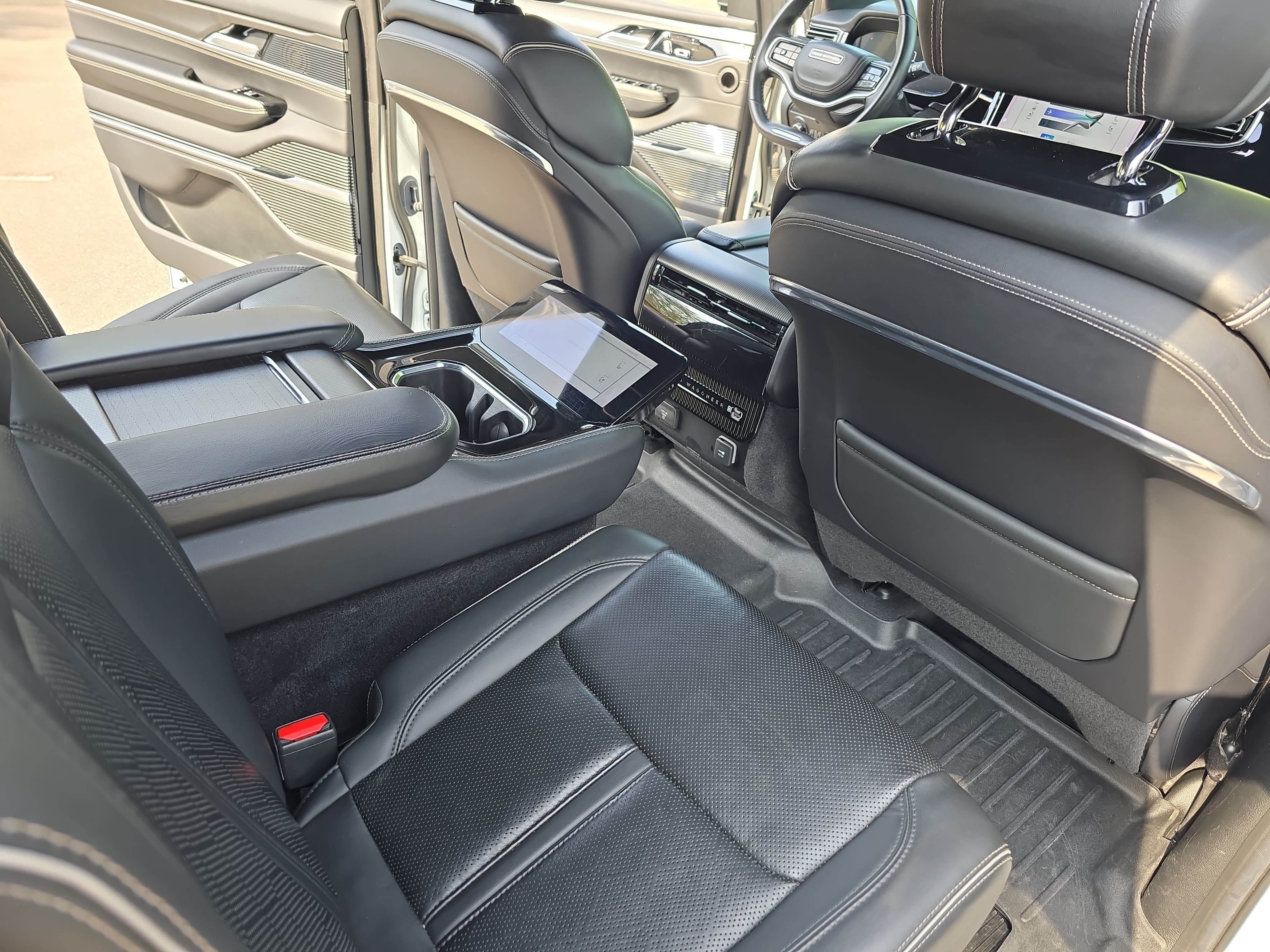 Used 2022 Jeep Grand Wagoneer Series II AWD/4WD image 11