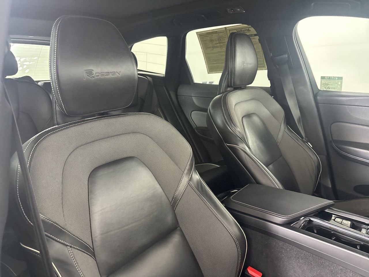 Used 2020 Volvo XC60 T5 R-Design AWD/4WD image 27