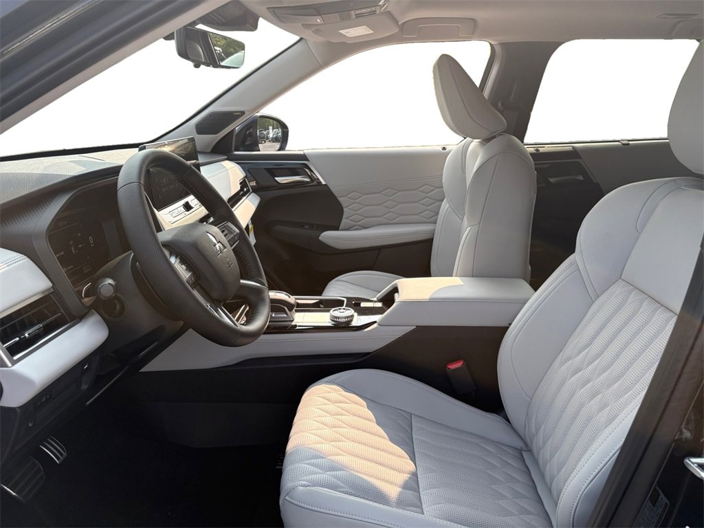 New 2025 Mitsubishi Outlander SEL image 3