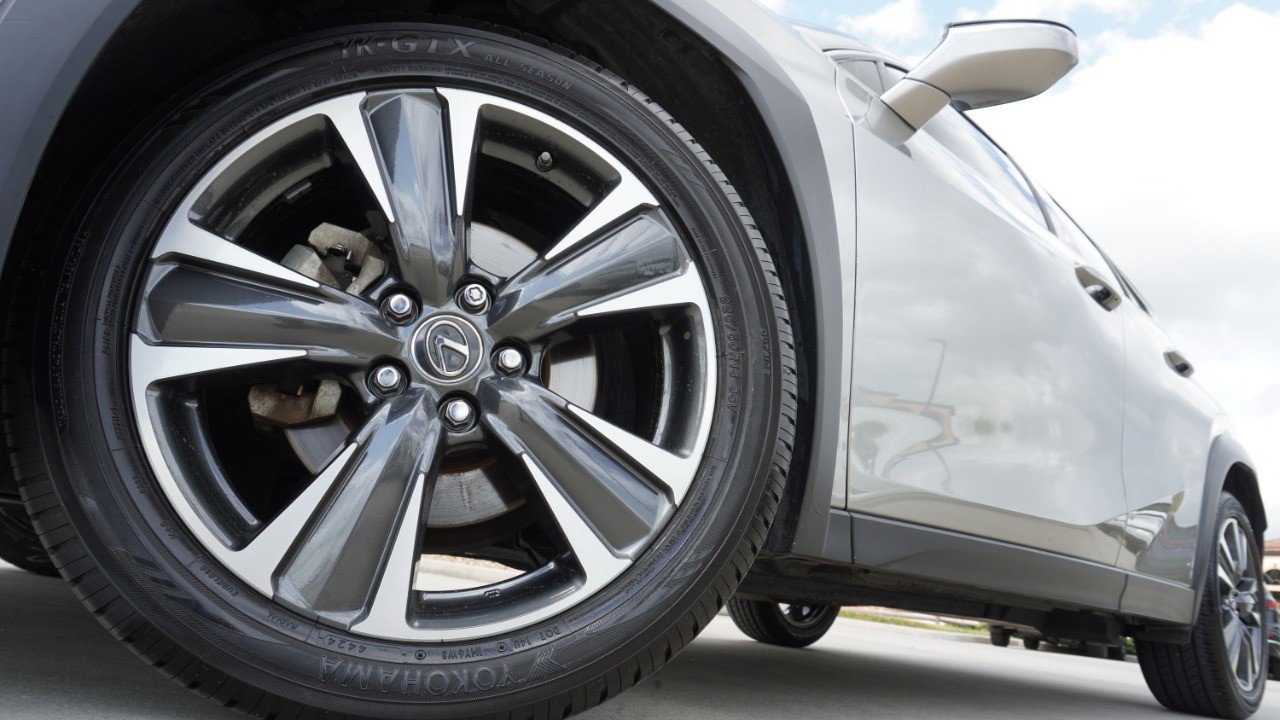 Used 2019 Lexus UX 200 w/ Premium Package image 11