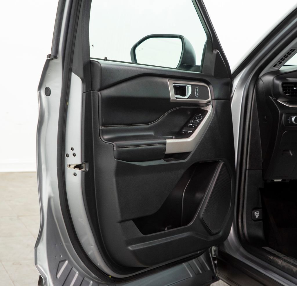 Used 2022 Ford Explorer XLT AWD/4WD image 6