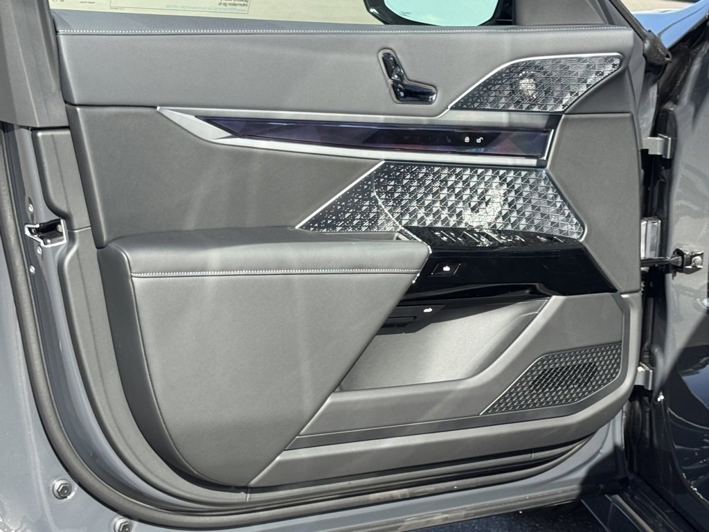 New 2026 BMW 740i image 18