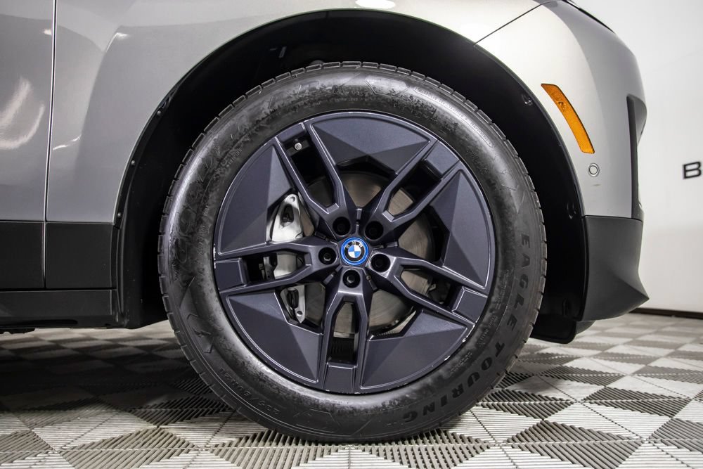 Used 2024 BMW iX xDrive50 AWD/4WD image 41
