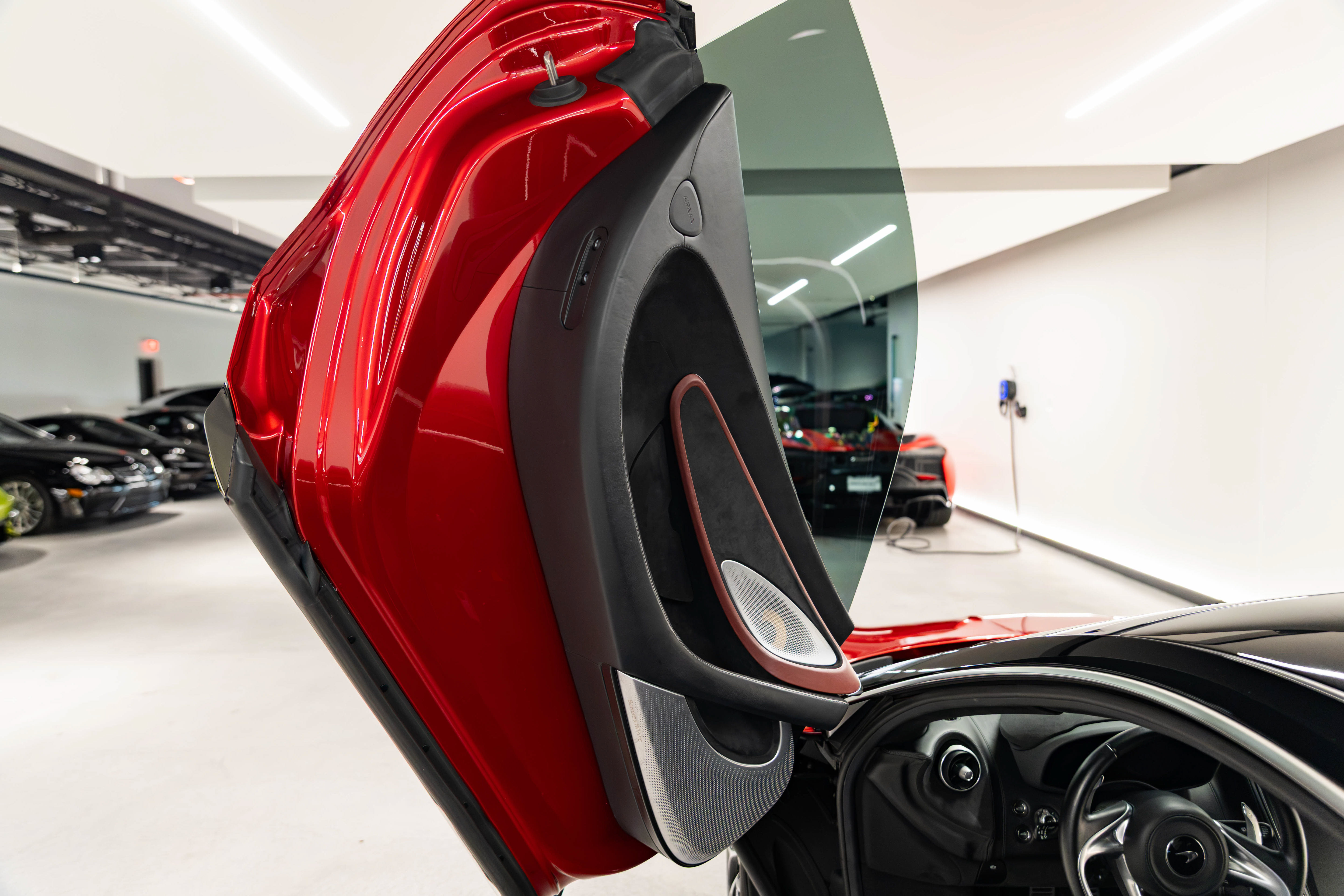 Used 2023 McLaren GT RWD image 12