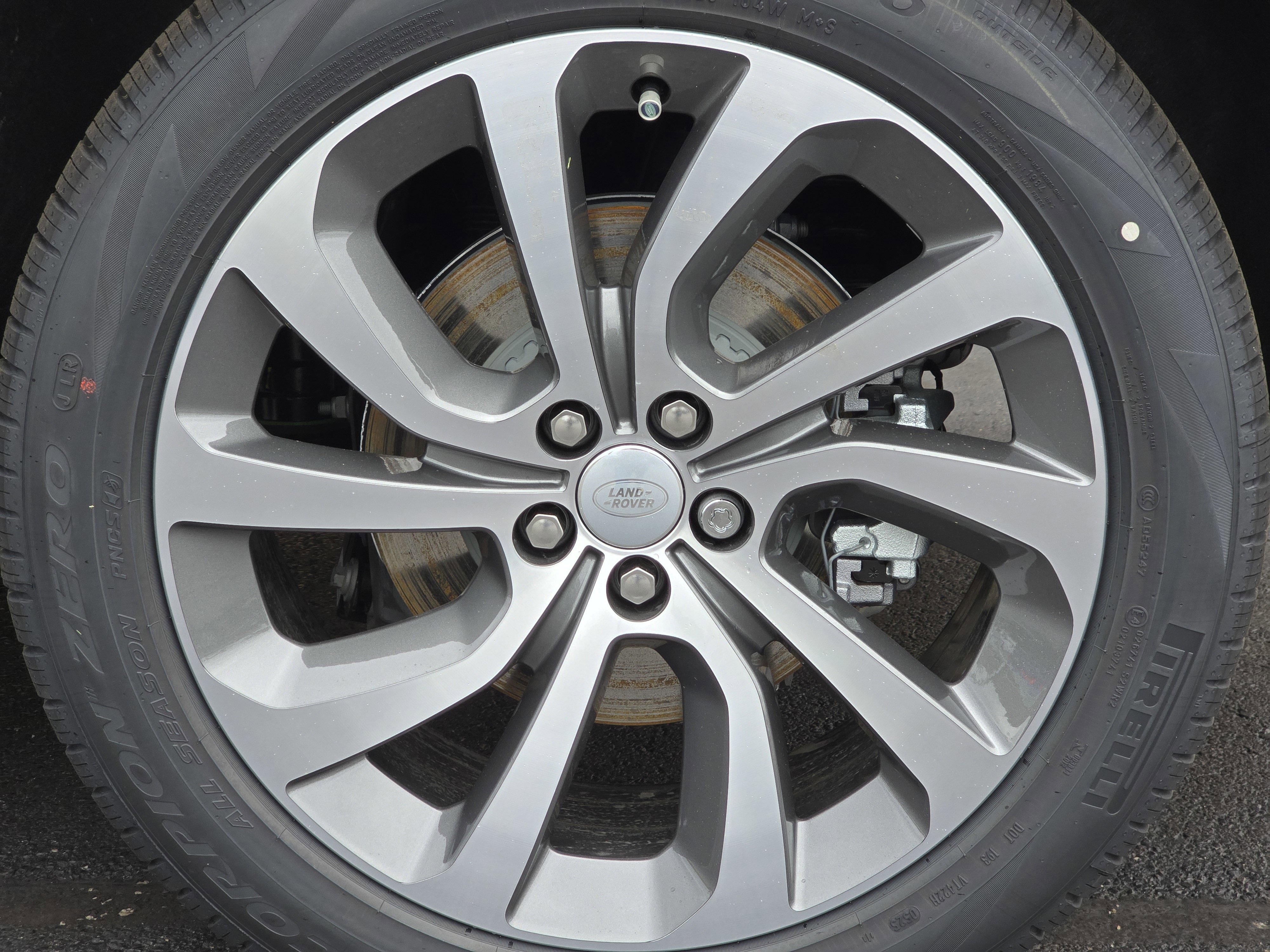 New 2025 Land Rover Discovery Sport Dynamic SE image 40