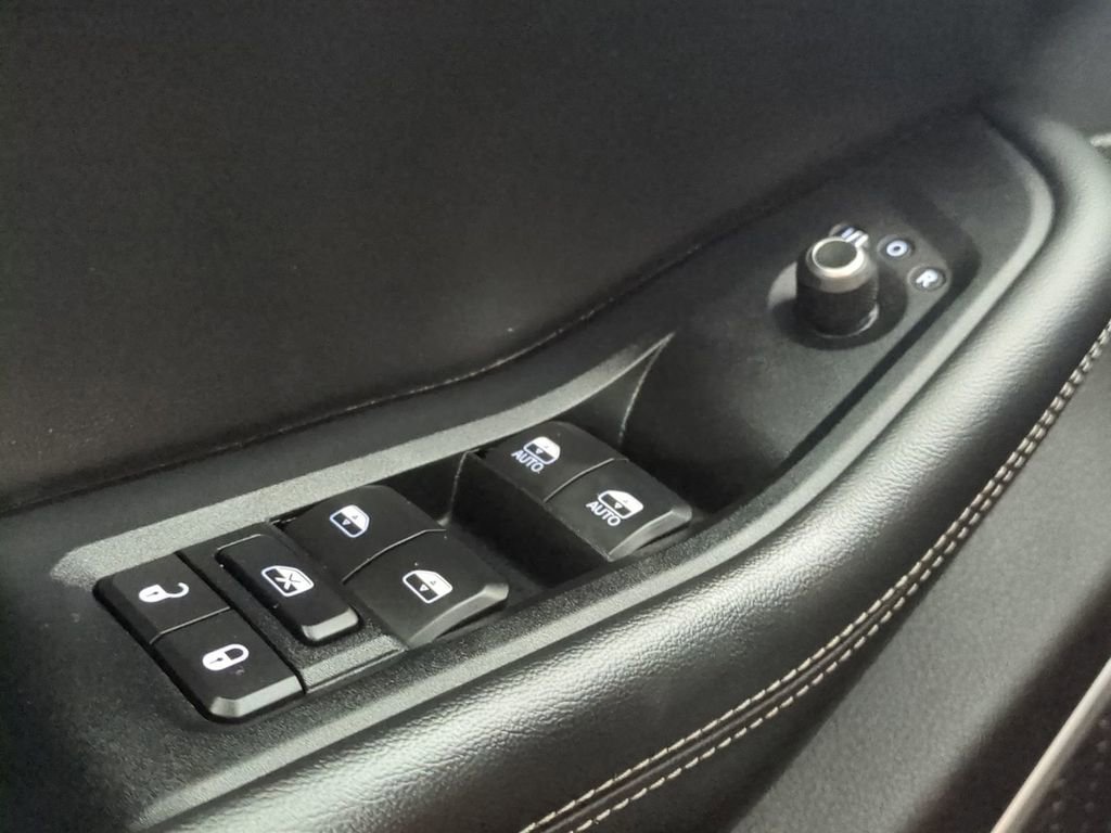 Used 2022 Jeep Grand Cherokee L Limited RWD image 31