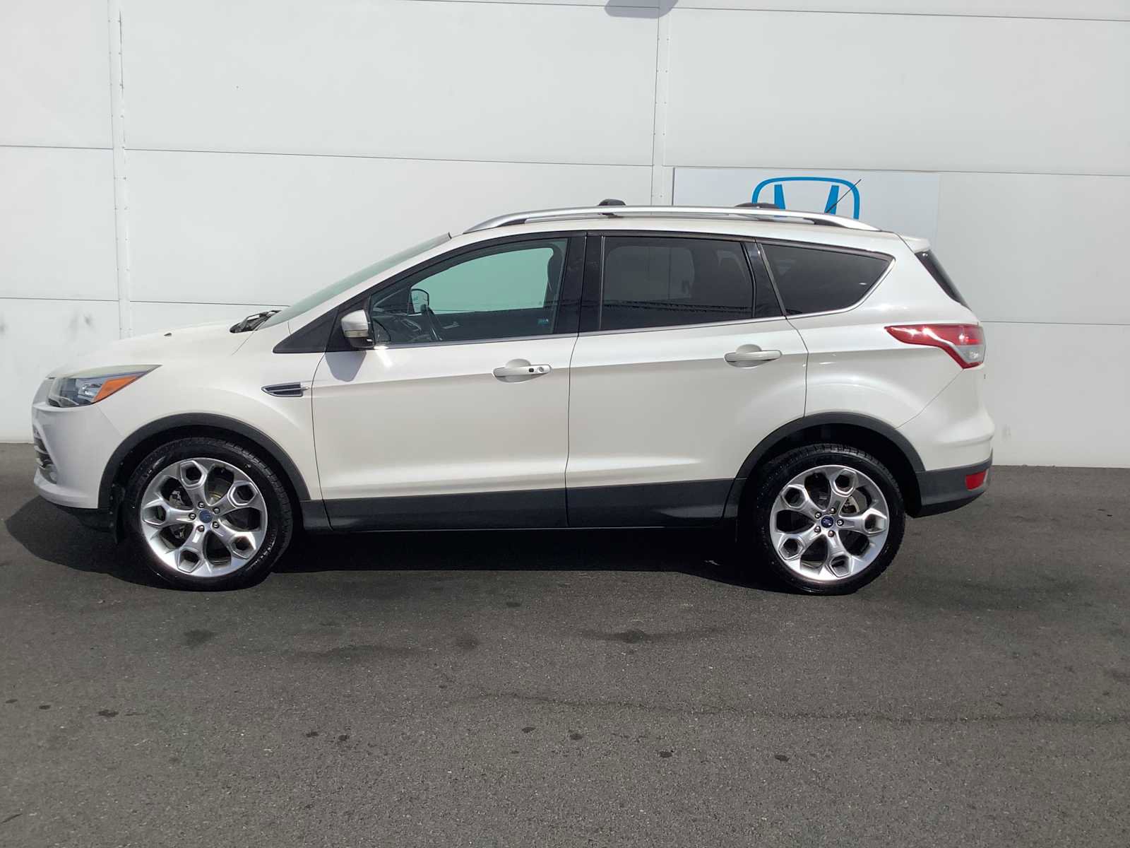 Used 2013 Ford Escape Titanium w/ Class II Trailer Tow Pkg image 3